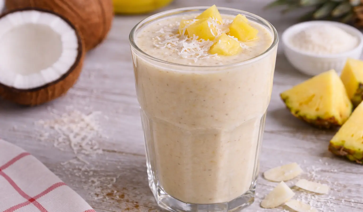 Koktajl kokosowy z ananasem