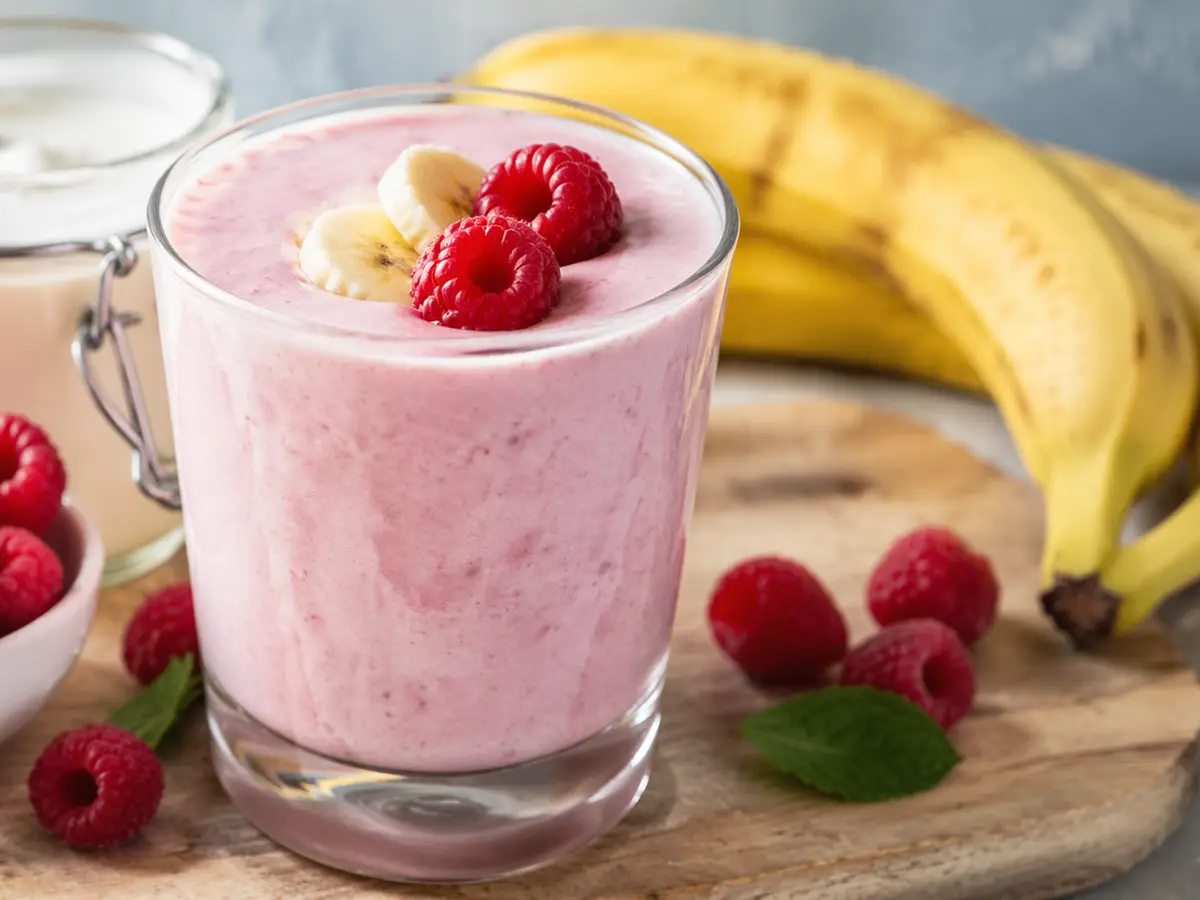 Koktajl malinowy z jogurtem