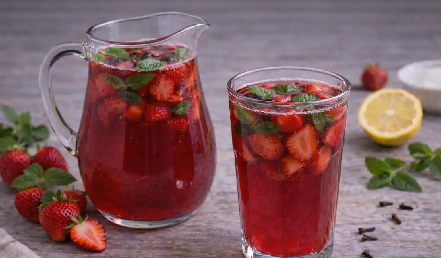 Kompot z truskawek i mięty