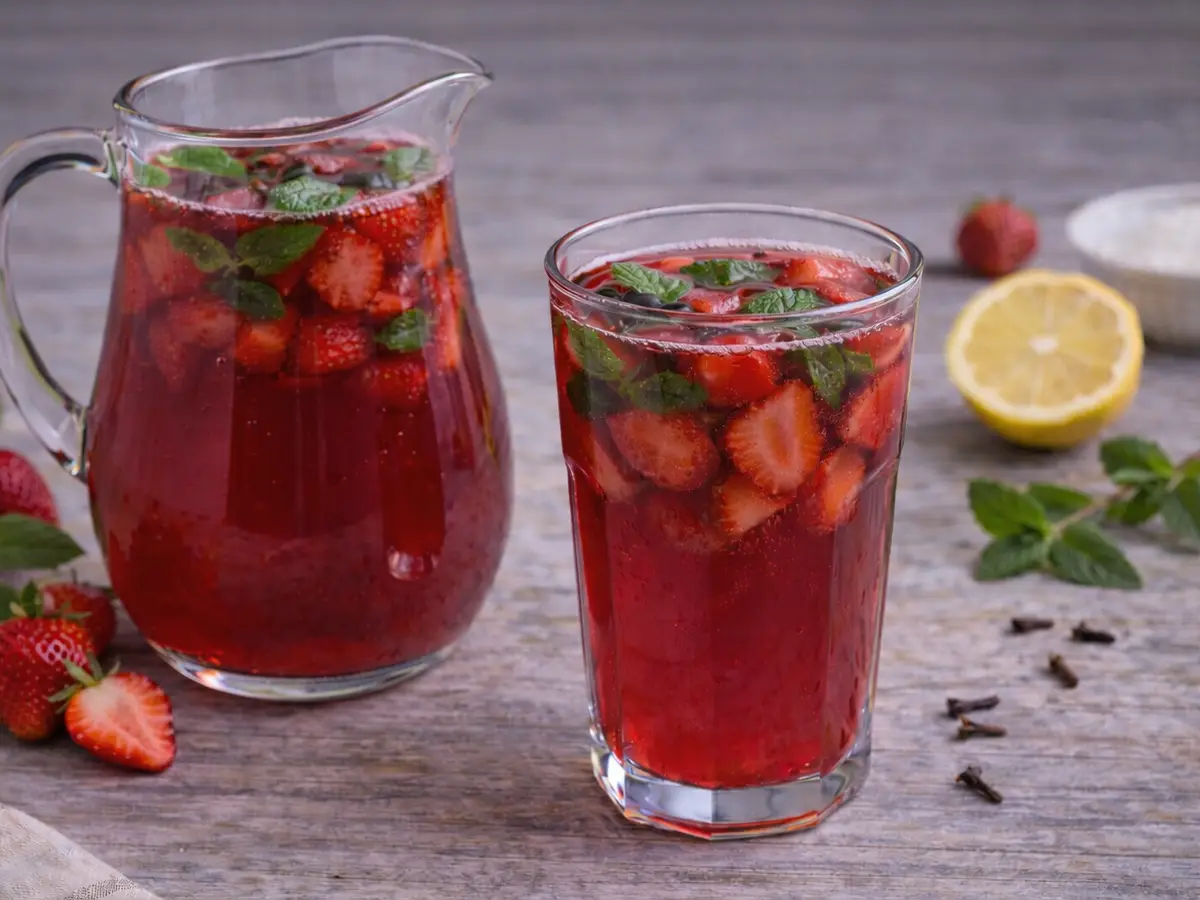 Kompot z truskawek i mięty