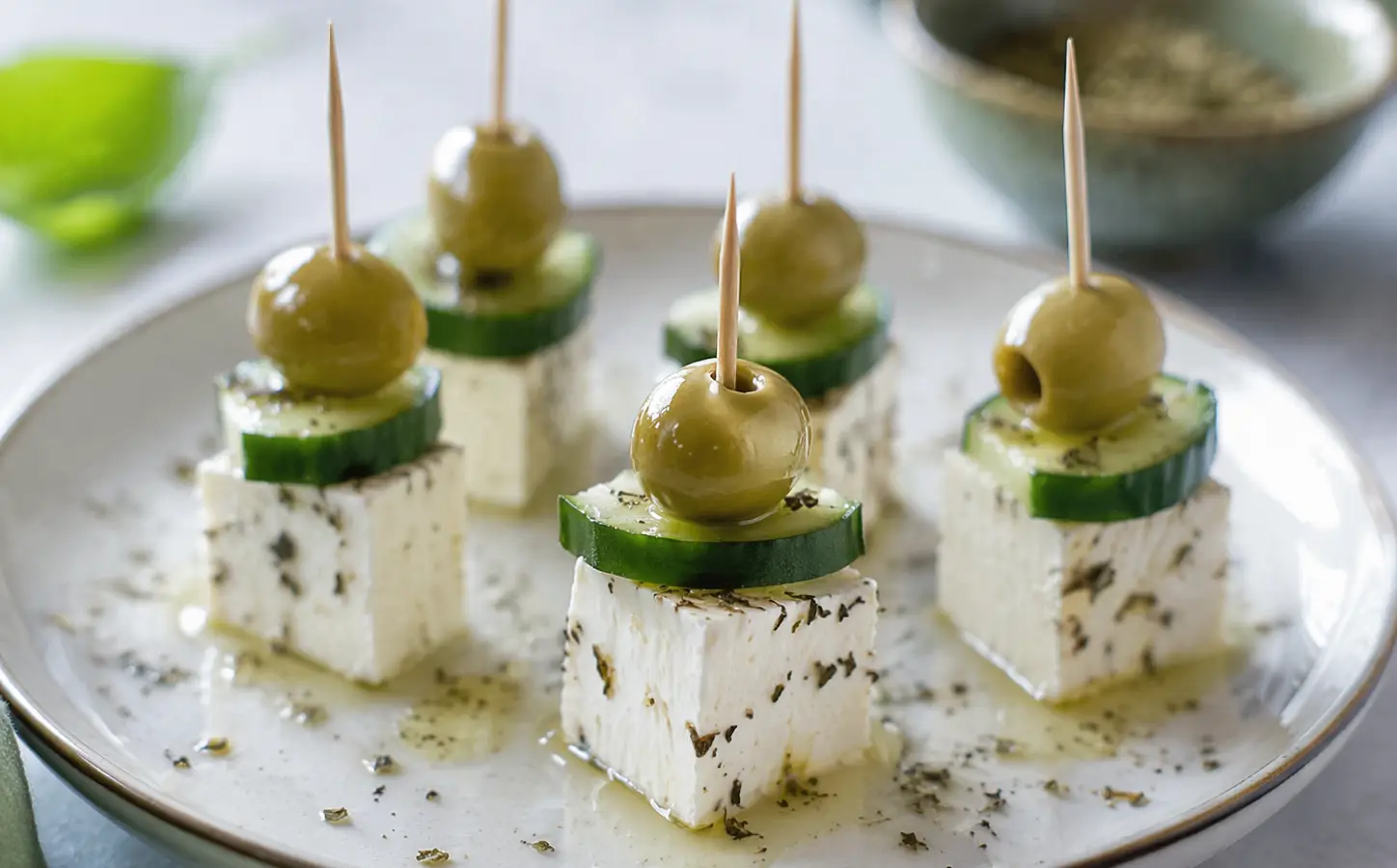 Koreczki z fetą i oliwkami