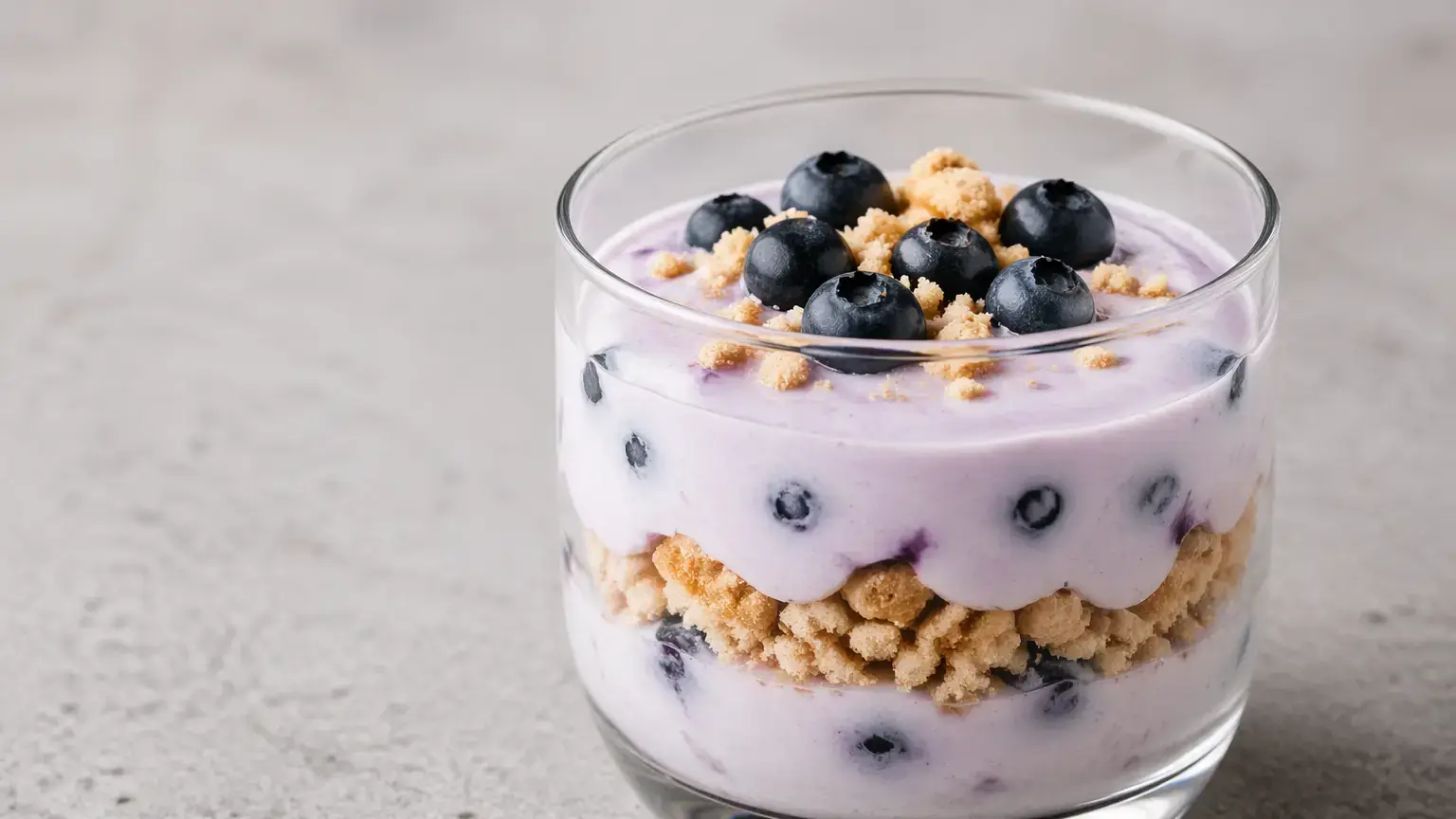 Krem jogurtowy z borówkami