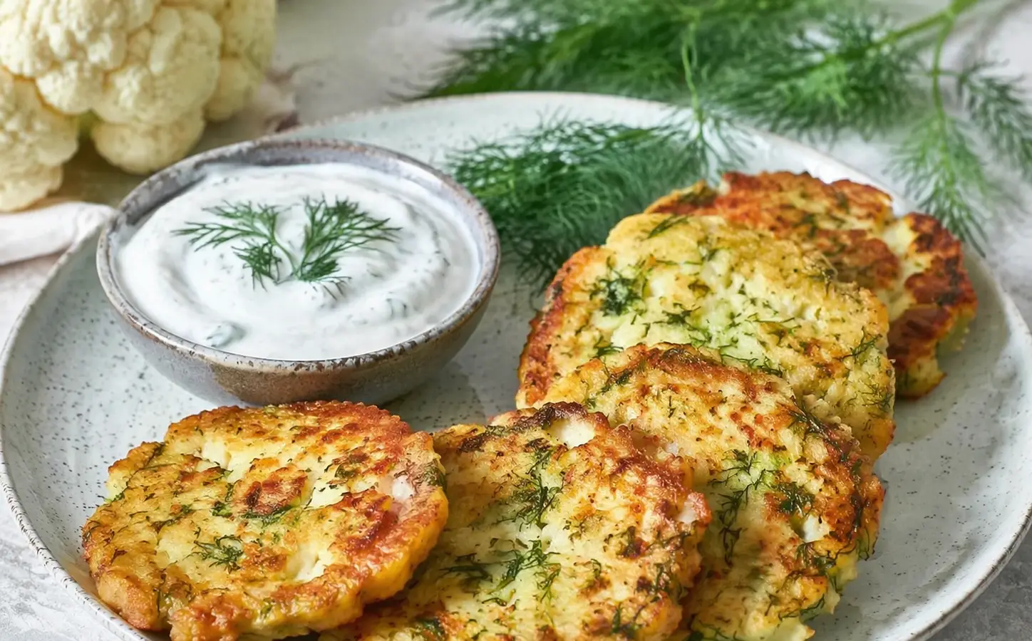 Placki z kalafiora i koperku