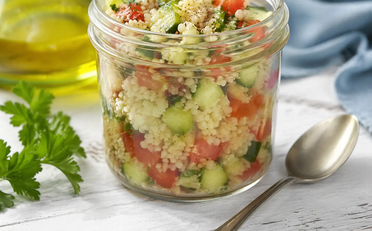 Sałatka z kuskusem w słoiku